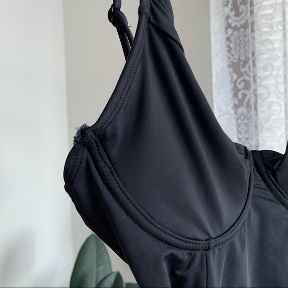 Good American Showoff One Piece Swimsuit - Picture 5 of 10